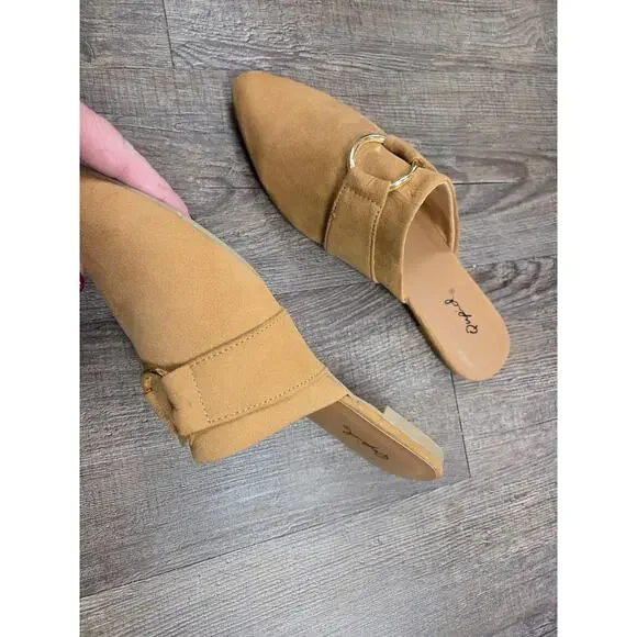 Qupid Tan Camel Faux-Suede Gold Buckle Mules Flats Shoes Pointed Toe Size 8.5 - Picture 5 of 8